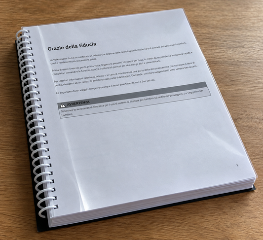 Mockup realistico stampa A4 bianco e nero manuale Volkswagen ID.3 2021, spirale bianca