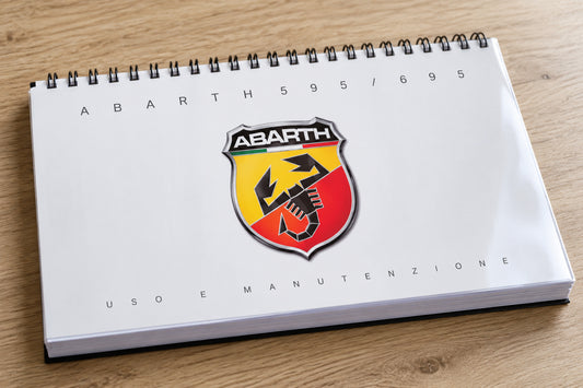 Mockup realistico manuale Abarth 595 695 2022 stampato A4 orizzontale, rilegatura nera